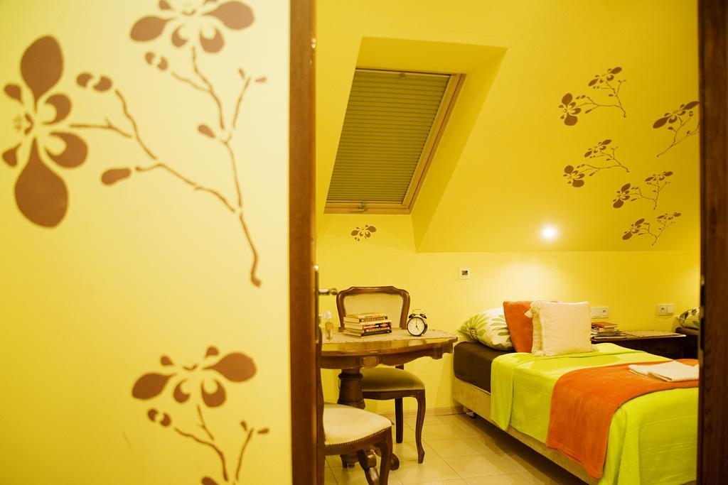Medison Family Boutique B&B Kielce Kamer foto